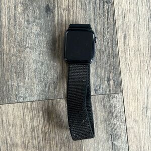 Apple 4 44mm watch